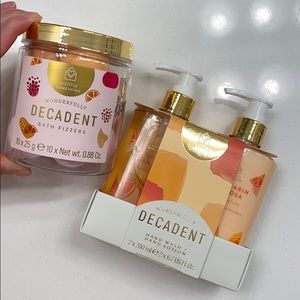 NWT A LITTLE SOMETHING BATH COMBO